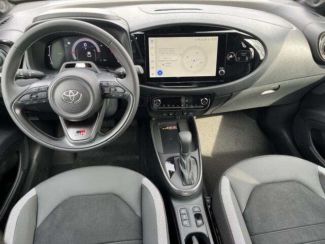 Toyota AYGO X Hybrid 115 GR Sport | Storm grey met zwart dak | Nieuw uit voorraad leverbaar |