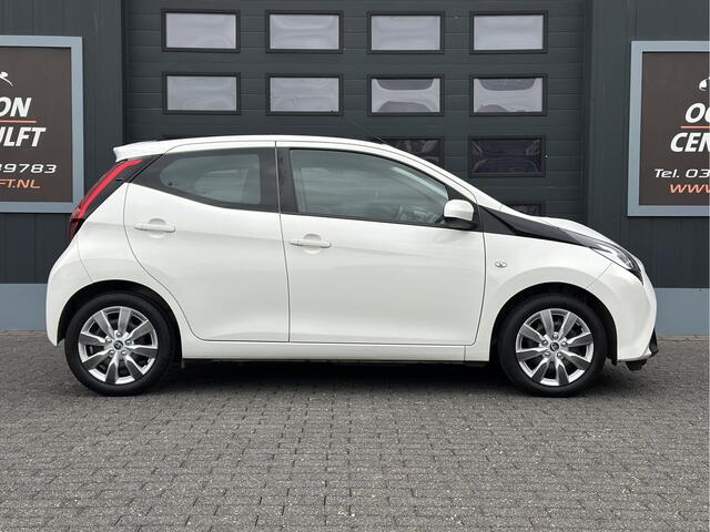 Toyota AYGO CABRIO / CRUISE CONTR / AIRCO / NAVI / CAMERA ...