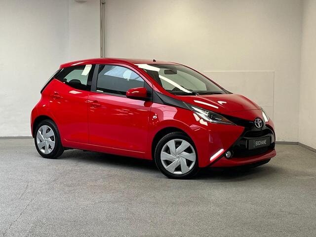 Toyota AYGO 1.0 VVT-i x-play | CAMERA |