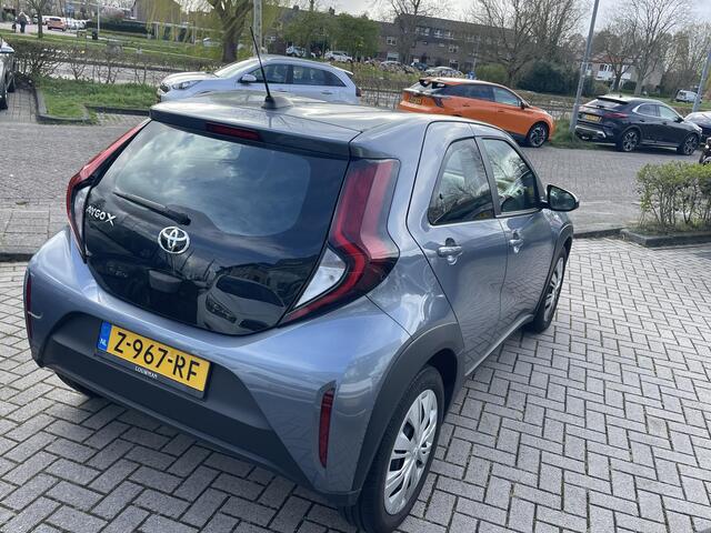 Toyota AYGO X 1.0 VVT-i S-CVT Play