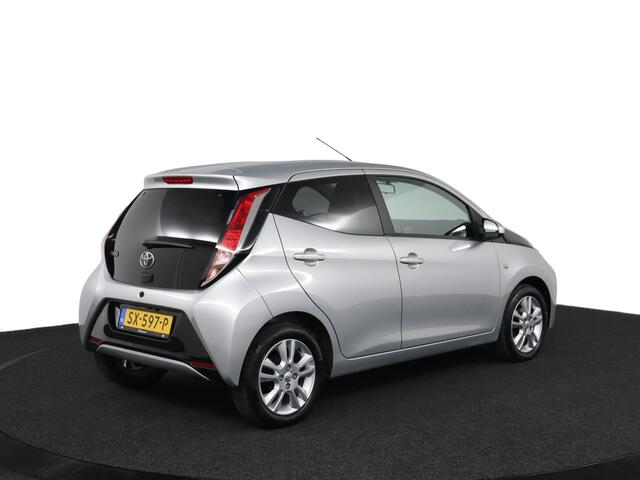 Toyota AYGO 1.0 VVT-i x-joy | Climate Control | Navigatie | Parkeercamera | Lichtmetalen Velgen |