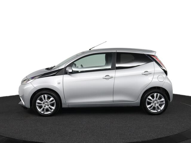 Toyota AYGO 1.0 VVT-i x-joy | Climate Control | Navigatie | Parkeercamera | Lichtmetalen Velgen |
