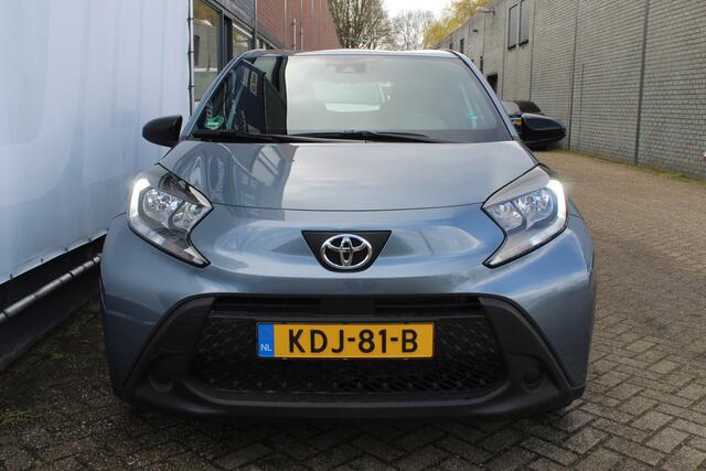 Toyota AYGO X 1.0 VVT-i MT Play Stoelverwarming l Achteruitrijcamera l Start-stop knop l Apple carplay/ Android auto