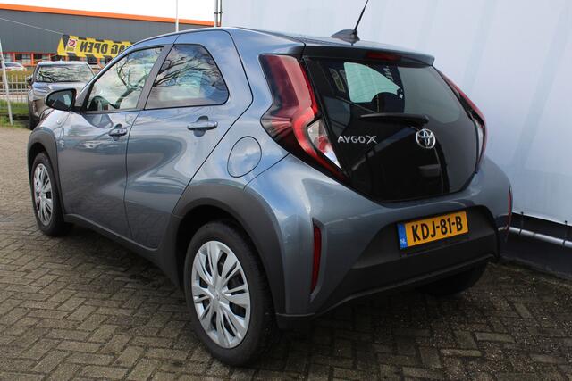 Toyota AYGO X 1.0 VVT-i MT Play Stoelverwarming l Achteruitrijcamera l Start-stop knop l Apple carplay/ Android auto