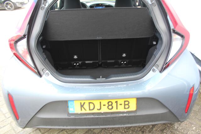 Toyota AYGO X 1.0 VVT-i MT Play Stoelverwarming l Achteruitrijcamera l Start-stop knop l Apple carplay/ Android auto