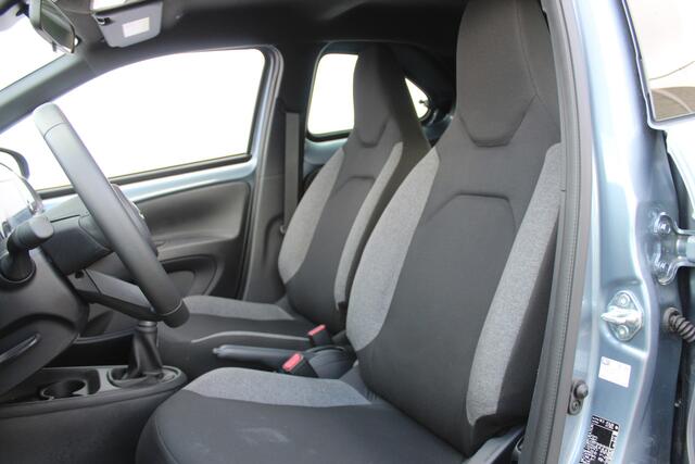 Toyota AYGO X 1.0 VVT-i MT Play Stoelverwarming l Achteruitrijcamera l Start-stop knop l Apple carplay/ Android auto
