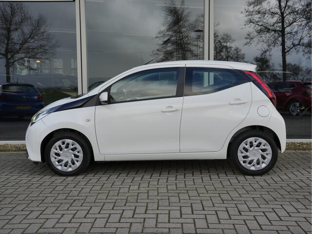 Toyota AYGO 1.0 VVT-i x-play Automaat | CarPlay | Achteruitrijcamera | Airco