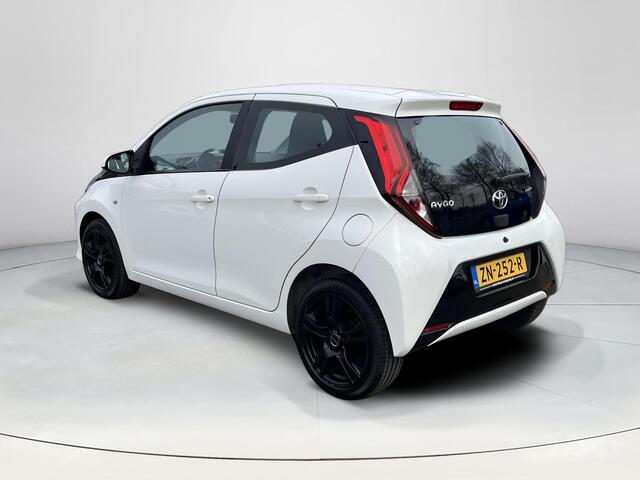 Toyota AYGO 1.0 VVT-i x-play | 5 deurs | Airconditioning | Parkeercamera | Bluetooth | Licht metalen velgen |