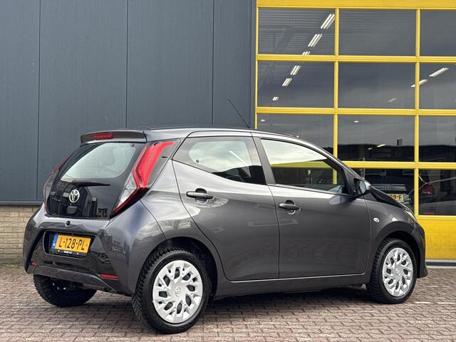 Toyota AYGO 1.0 VVT-i x-play Incl 12 maanden BOVAG garantie