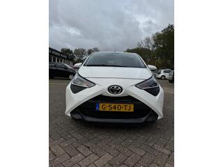 toyota-aygo-1.0-vvt-i-x-play-ltd
