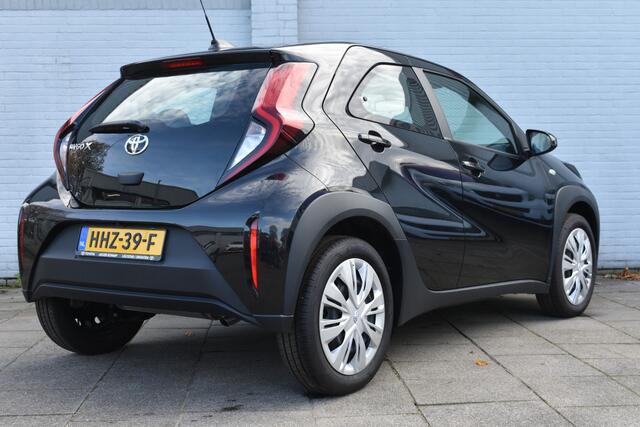 Toyota AYGO X 1.0 VVT-i MT Play 72 pk | Adaptive Cruise Control | Achteruitrijcamera | Handmatige Airco | Demonstratieauto, wordt mee gereden