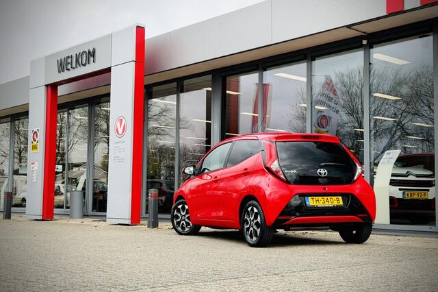 Toyota AYGO 1.0 VVT-i x-first | CAMERA | CARPLAY + ANDROID