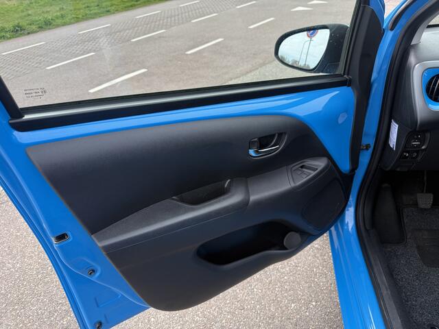 Toyota AYGO 1.0 VVT-i x-play limited bj2018/32500km/achteruitrij camera/cabrio