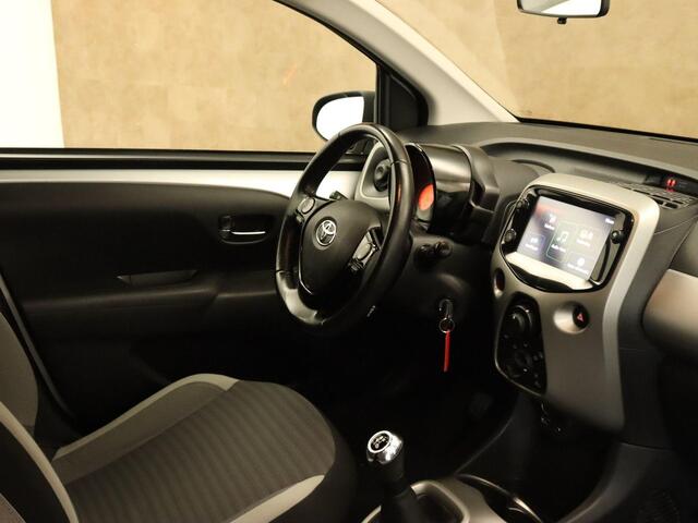 Toyota AYGO 1.0 VVT-i x-play - APPLE CARPLAY/ANDROID AUTO - CAMERA - ELEKTRISCHE RAMEN VOORZIJDE - AIRCO - MULTIFUNCTIONEEL STUURWIEL - CENTRALE VERGRENDELING