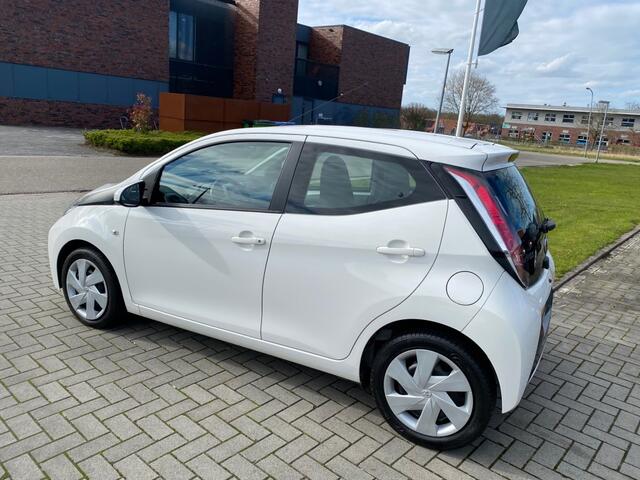 Toyota AYGO 1.0 VVT-I X-PLAY
