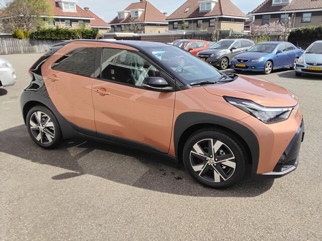 Toyota AYGO X Hybrid 115 Pulse *Easy Pack* Cinnnamon/black metallic*
