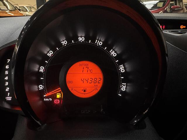 Toyota AYGO 1.0 VVT-i x-Play Airco Touchscreen Camera Apple Car Play Android Auto 5drs NL-Auto Dealeronderhouden