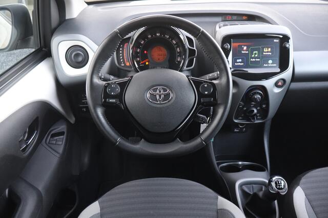 Toyota AYGO 1.0 VVT-i x-play - NL- Auto!! Camera I Airco I Apple