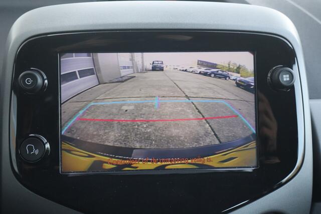 Toyota AYGO 1.0 VVT-i x-play - NL- Auto!! Camera I Airco I Apple