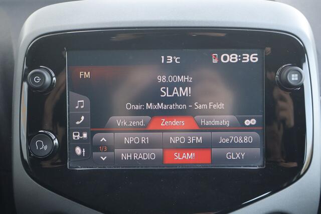 Toyota AYGO 1.0 VVT-i x-play - NL- Auto!! Camera I Airco I Apple