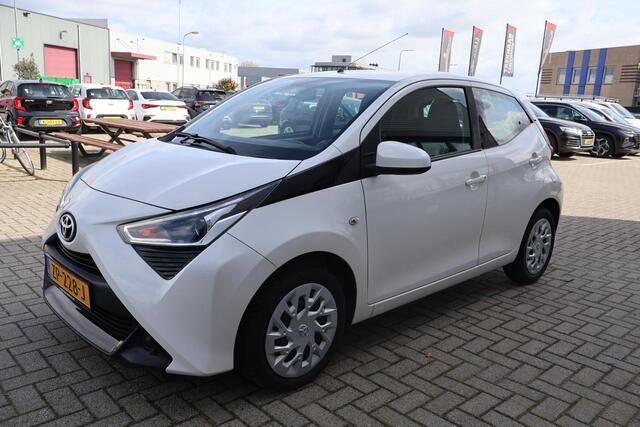 Toyota AYGO 1.0 VVT-i x-play 1e Eigenaar | Dealer Onderh | BTW | NAP | Camera | Navi | Carplay | Full Led | Start/Stop | Hill-Hold