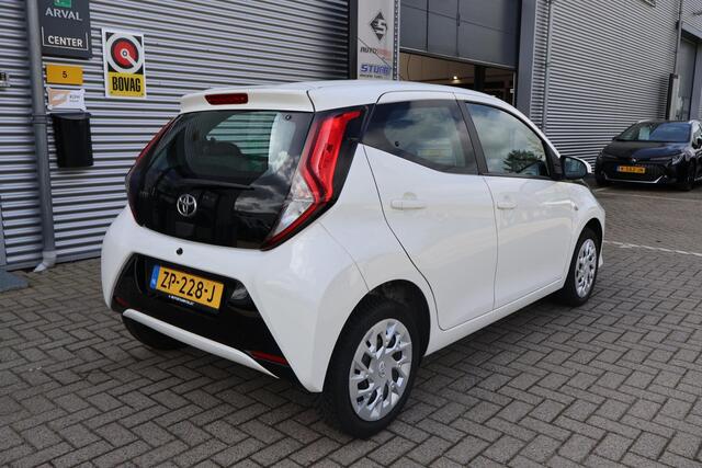 Toyota AYGO 1.0 VVT-i x-play 1e Eigenaar | Dealer Onderh | BTW | NAP | Camera | Navi | Carplay | Full Led | Start/Stop | Hill-Hold