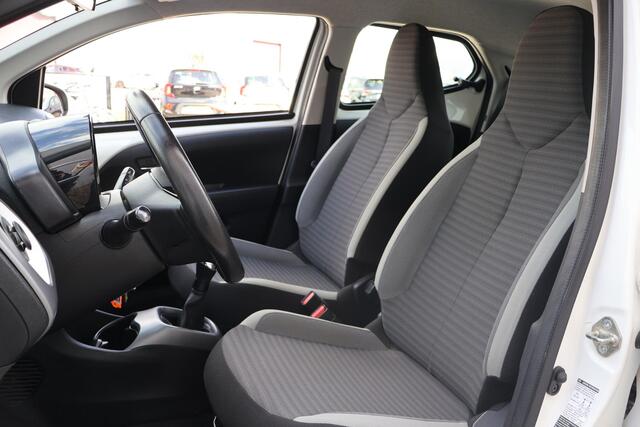 Toyota AYGO 1.0 VVT-i x-play 1e Eigenaar | Dealer Onderh | BTW | NAP | Camera | Navi | Carplay | Full Led | Start/Stop | Hill-Hold