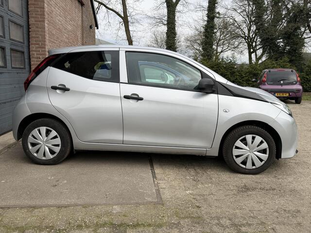 Toyota AYGO 1.0 VVT-i x-fun Airco/5DRS/LED/NAP