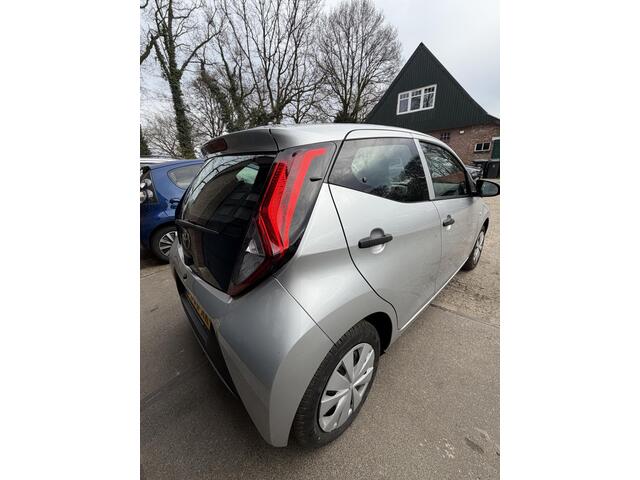 Toyota AYGO 1.0 VVT-i x-fun Airco/5DRS/LED/NAP