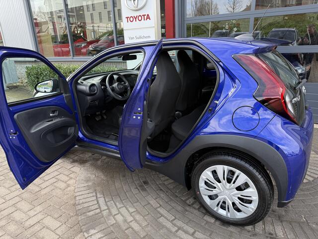 Toyota AYGO X 1.0 VVT-i S-CVT Play