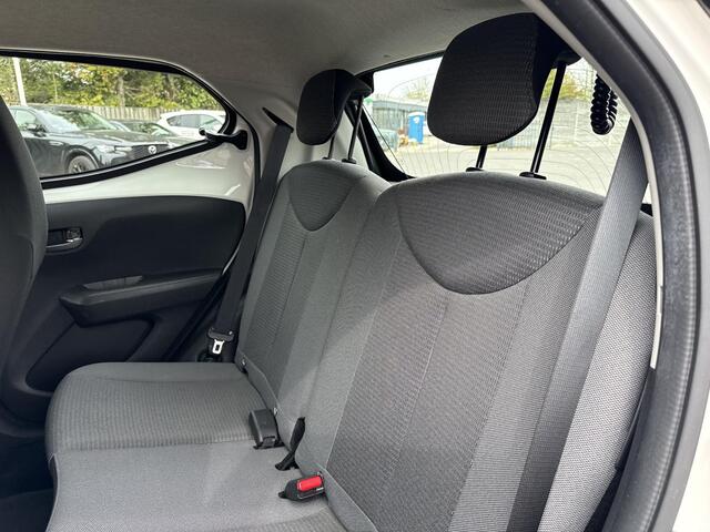 Toyota AYGO 1.0 VVT-i x-play | Apple CarPlay/Android auto | Achteruitrijcamera | Airco