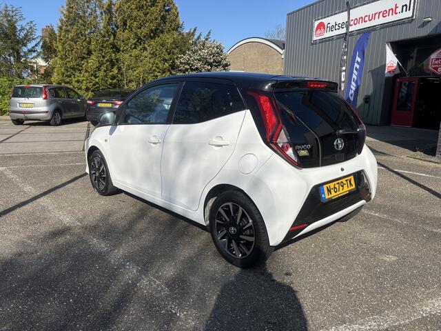 Toyota AYGO 1.0 VVT-i x-cite ultimate Two Tone