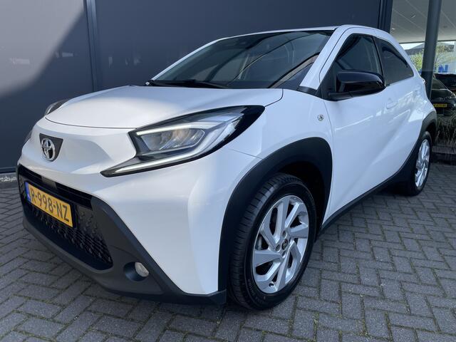Toyota AYGO X 1.0 VVT-i MT first Achteruitrijcamera - Airco - Apple carplay - Bluetooth - Cruise control - Led verlichting - Licht metalen velgen 17 inch - Radio - Mistlampen - Stuur multifunctioneel - Stuur leder - Elektrische ramen voor - Regensensor - Start/stop