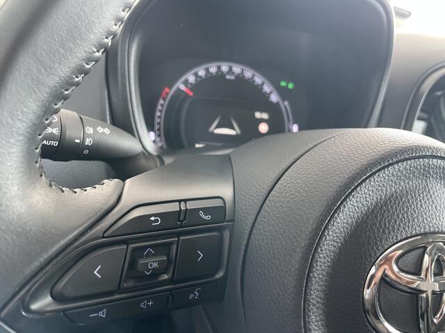 Toyota AYGO X 1.0 VVT-i MT first Achteruitrijcamera - Airco - Apple carplay - Bluetooth - Cruise control - Led verlichting - Licht metalen velgen 17 inch - Radio - Mistlampen - Stuur multifunctioneel - Stuur leder - Elektrische ramen voor - Regensensor - Start/stop