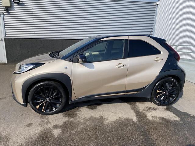 Toyota AYGO X 1.0 VVT-i S-CVT Premium Automaat, NL-auto, 1e eign. JBL, Stoelverwarming, Parkeersensoren, Smart Key, LMV, LED, Navigatie