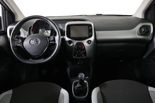 Toyota AYGO 1.0 VVT-i x-play Airco | Navigatie | Camera | Bluetooth.