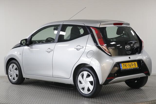 Toyota AYGO 1.0 VVT-i x-play Airco | Navigatie | Camera | Bluetooth.