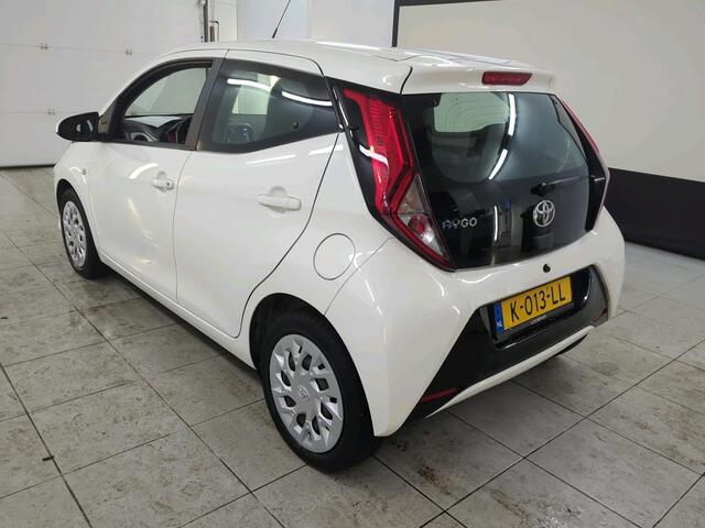 Toyota AYGO 1.0 VVT-i x-play 1e Eigenaar | Dealer Onderh | BTW | NAP | Camera | Navi | Carplay | Full Led | Start/Stop | Hill-Hold