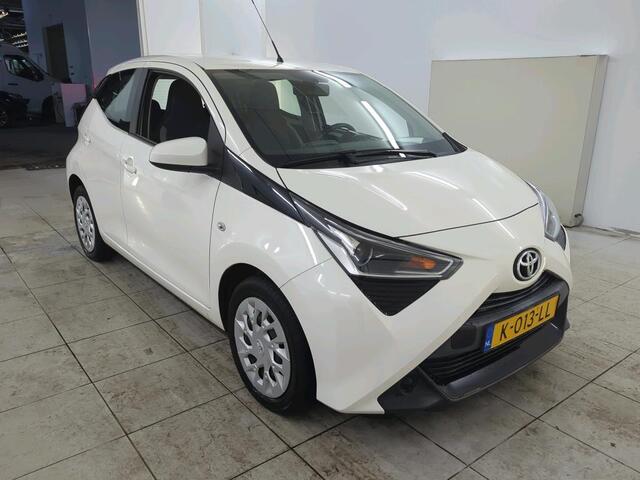 Toyota AYGO 1.0 VVT-i x-play 1e Eigenaar | Dealer Onderh | BTW | NAP | Camera | Navi | Carplay | Full Led | Start/Stop | Hill-Hold