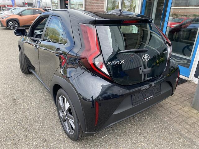 Toyota AYGO X Hybrid 115 Play + Business Pack