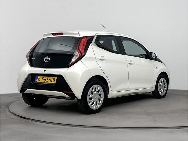 Toyota AYGO 1.0 VVT-i x-play | Apple Carplay-Android Auto | Achteruitrijcamera | NL-Auto |