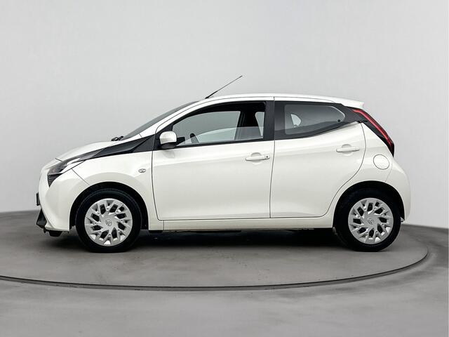 Toyota AYGO 1.0 VVT-i x-play | Apple Carplay-Android Auto | Achteruitrijcamera | NL-Auto |