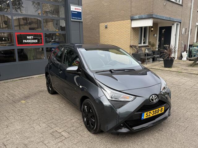 Toyota AYGO 1.0 VVT-i x-play / Airco/ Bleutooth/ Camera/ LED/ Elektrische ramen