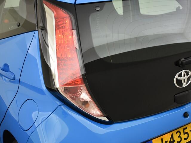 Toyota AYGO 1.0 VVT-i x-cite cabrio | Carplay | Camera | Halfleer |