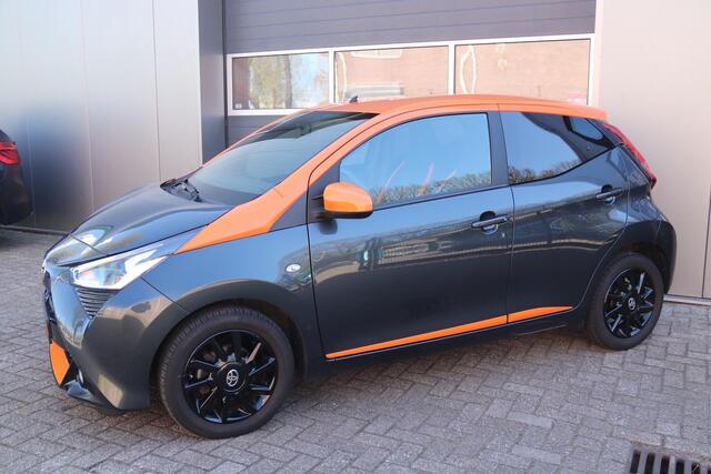 Toyota AYGO 1.0 VVT-i x-clusiv JBL Automaat, Camera, Carplay, Navi