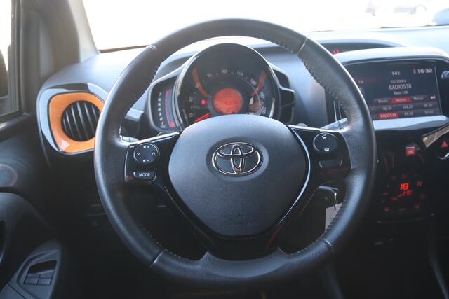 Toyota AYGO 1.0 VVT-i x-clusiv JBL Automaat, Camera, Carplay, Navi