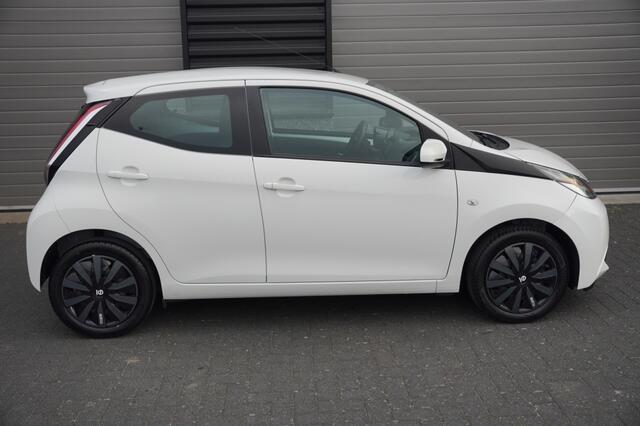 Toyota AYGO 1.0 VVT-i x-play