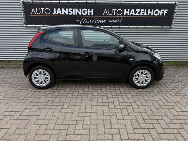 Toyota AYGO 1.0 VVT-i x-play Als Nieuw!!! | Camera | Airco | Bluetooth | Apple Carplay/Android Auto | Elekt. Spiegels | RIJKLAARPRIJS INCL 12 MAANDEN GARANTIE EN BEURT