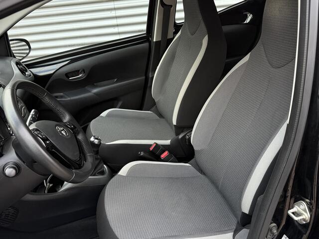 Toyota AYGO 1.0 VVT-i x-play Als Nieuw!!! | Camera | Airco | Bluetooth | Apple Carplay/Android Auto | Elekt. Spiegels | RIJKLAARPRIJS INCL 12 MAANDEN GARANTIE EN BEURT