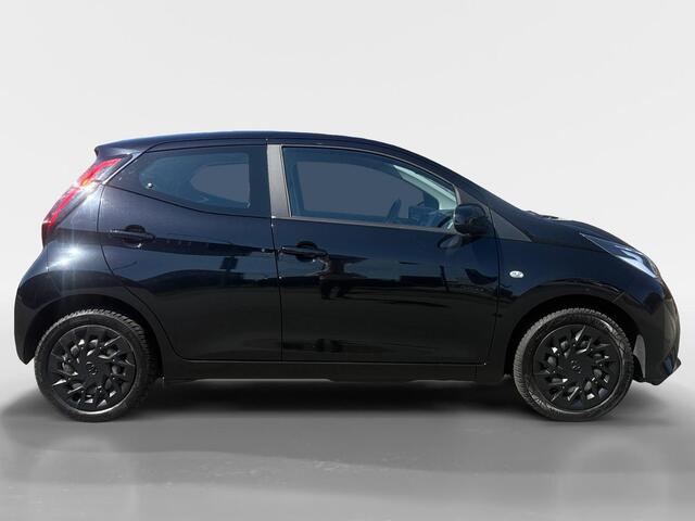 Toyota AYGO 1.0 VVT-i x-play | Camera | Airco | Stuurbediening | Bluetooth | Boekjes Aanwezig
